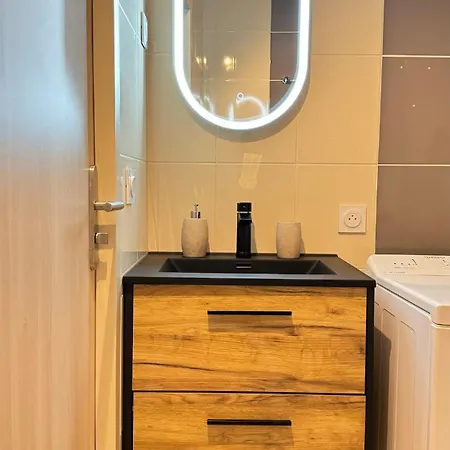 Appartement Climatise, Vue Sur L'etang